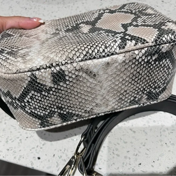 Snake Print Camera Bag - Picture 5 of 7
